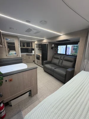 2025 GRAND DESIGN IMAGINE XLS photo 9