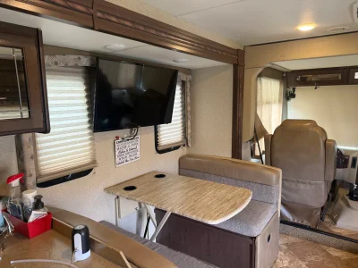 2017 THOR MOTOR COACH WINDSPORT photo 5