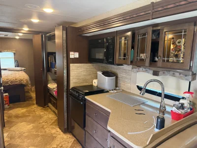 2017 THOR MOTOR COACH WINDSPORT photo 9
