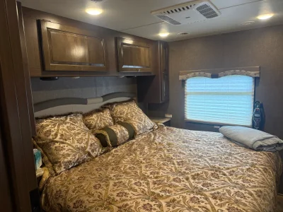 2017 THOR MOTOR COACH WINDSPORT photo 10