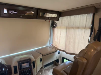 2017 THOR MOTOR COACH WINDSPORT photo 4