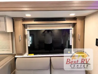 2027 Thor Motor Coach Inception photo 18