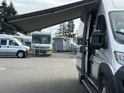 2027 Thor Motor Coach Tellaro photo 18