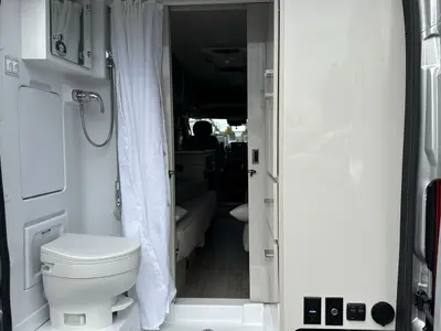 2027 Thor Motor Coach Tellaro photo 38