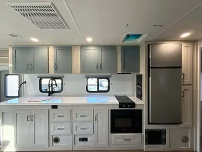 2026 Winnebago Suncruiser photo 44