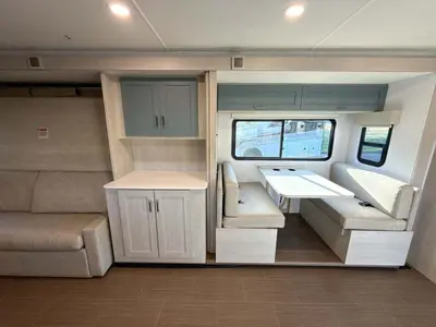 2026 Winnebago Suncruiser photo 19