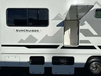 2026 Winnebago Suncruiser photo 26