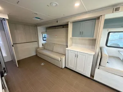 2026 Winnebago Suncruiser photo 18