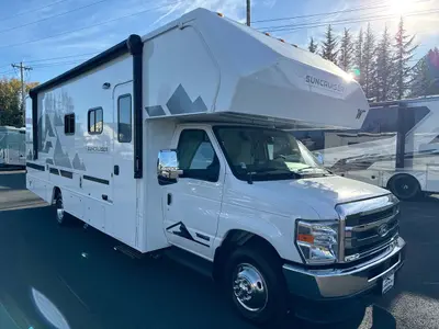 New 2026 Winnebago Suncruiser 28MB