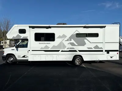 2026 Winnebago Suncruiser photo 8