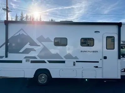 2026 Winnebago Suncruiser photo 22