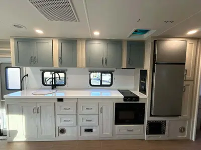2026 Winnebago Suncruiser photo 15