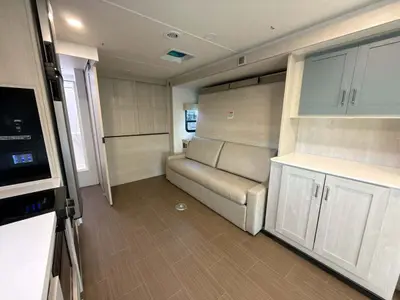 2026 Winnebago Suncruiser photo 48