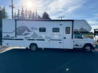 2026 Winnebago Suncruiser photo 12