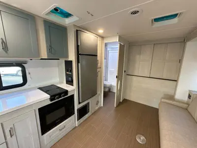 2026 Winnebago Suncruiser photo 16
