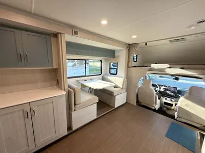 2026 Winnebago Suncruiser photo 20