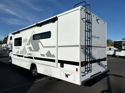 2026 Winnebago Suncruiser photo 9