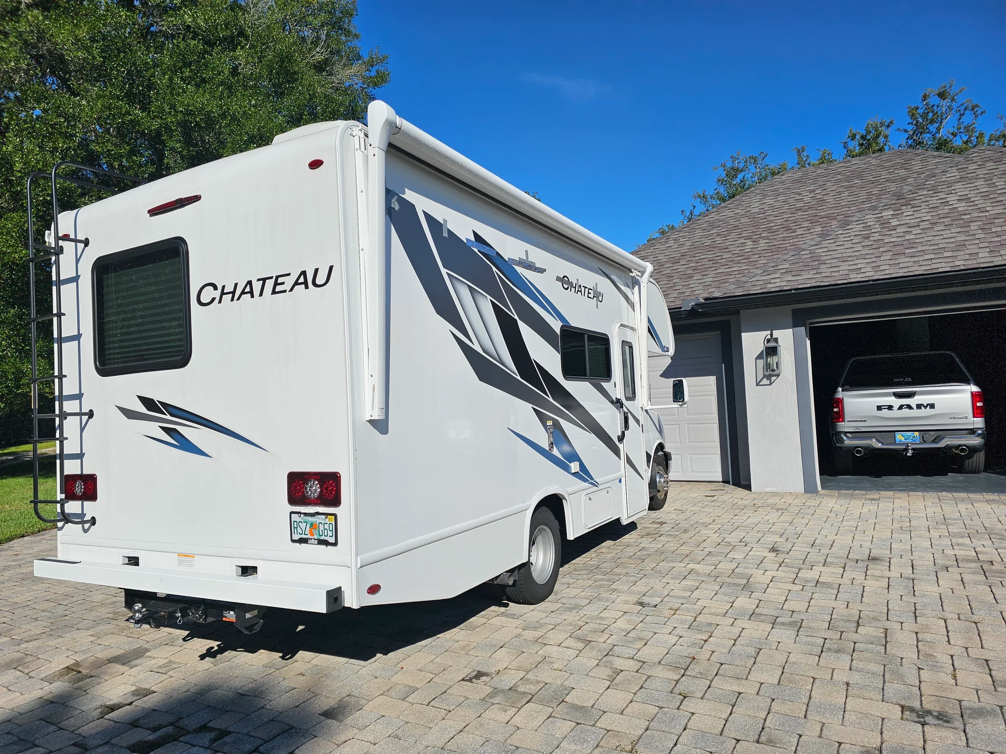 2025 THOR MOTOR COACH CHATEAU exterior