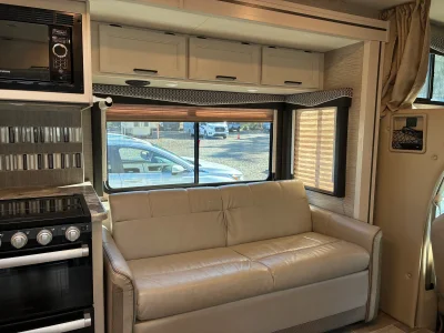 2021 THOR MOTOR COACH CHATEAU photo 3