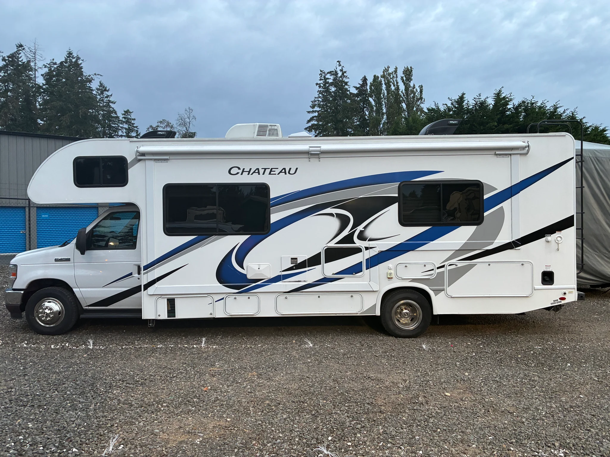 2021 THOR MOTOR COACH CHATEAU exterior