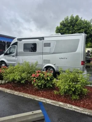 2020 LEISURE TRAVEL UNITY photo 2