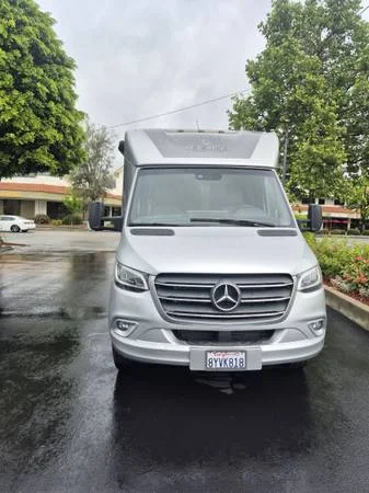 2020 LEISURE TRAVEL UNITY exterior