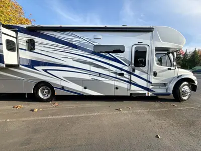 2027 Renegade Valencia photo 11