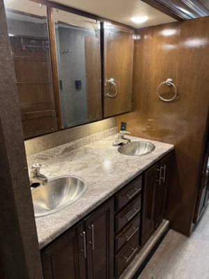 2020 THOR MOTOR COACH CHALLENGER photo 25