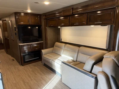 2020 THOR MOTOR COACH CHALLENGER photo 8