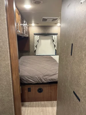 2020 THOR MOTOR COACH CHALLENGER photo 16