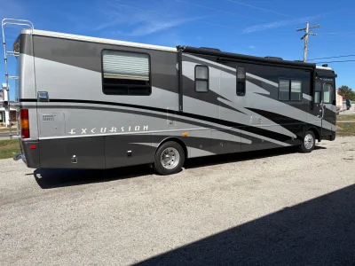 2006 FLEETWOOD EXCURSION photo 2
