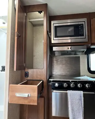 2020 Lance 850 Truck Camper photo 39