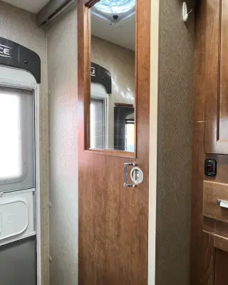 2020 Lance 850 Truck Camper photo 48