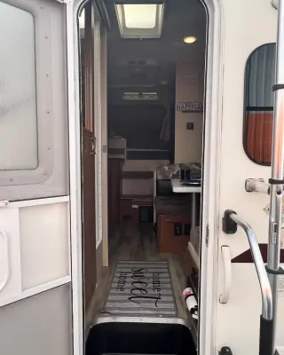 2020 Lance 850 Truck Camper photo 23