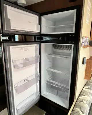 2020 Lance 850 Truck Camper photo 46