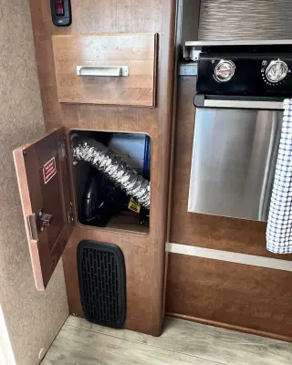 2020 Lance 850 Truck Camper photo 38