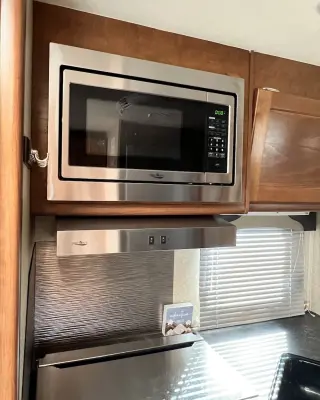 2020 Lance 850 Truck Camper photo 40