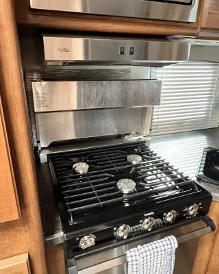 2020 Lance 850 Truck Camper photo 42