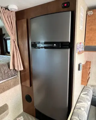 2020 Lance 850 Truck Camper photo 45