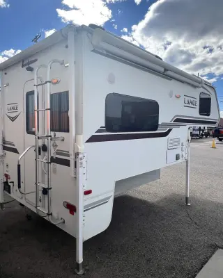 2020 Lance 850 Truck Camper photo 18