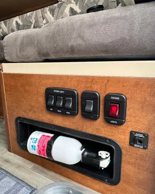 2020 Lance 850 Truck Camper photo 25