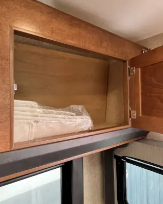2020 Lance 850 Truck Camper photo 32