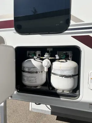 2020 Lance 850 Truck Camper photo 10