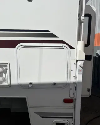 2020 Lance 850 Truck Camper photo 11