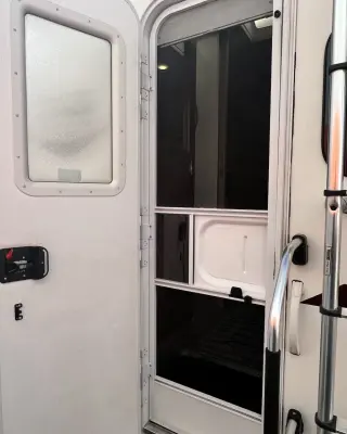 2020 Lance 850 Truck Camper photo 22