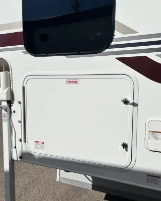 2020 Lance 850 Truck Camper photo 8