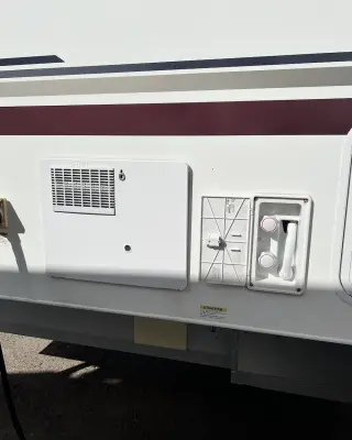 2020 Lance 850 Truck Camper photo 6