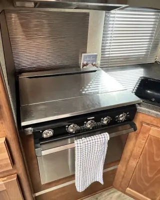 2020 Lance 850 Truck Camper photo 41