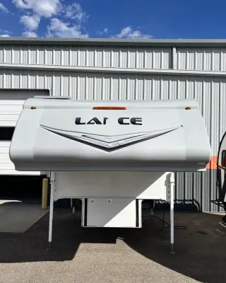 2020 Lance 850 Truck Camper photo 9