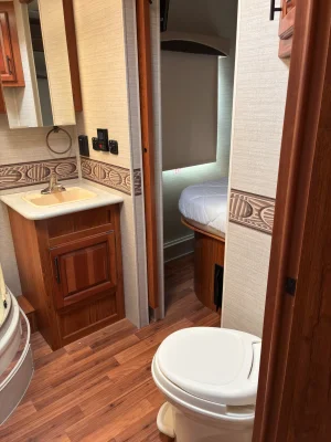2017 JAYCO GREYHAWK photo 4